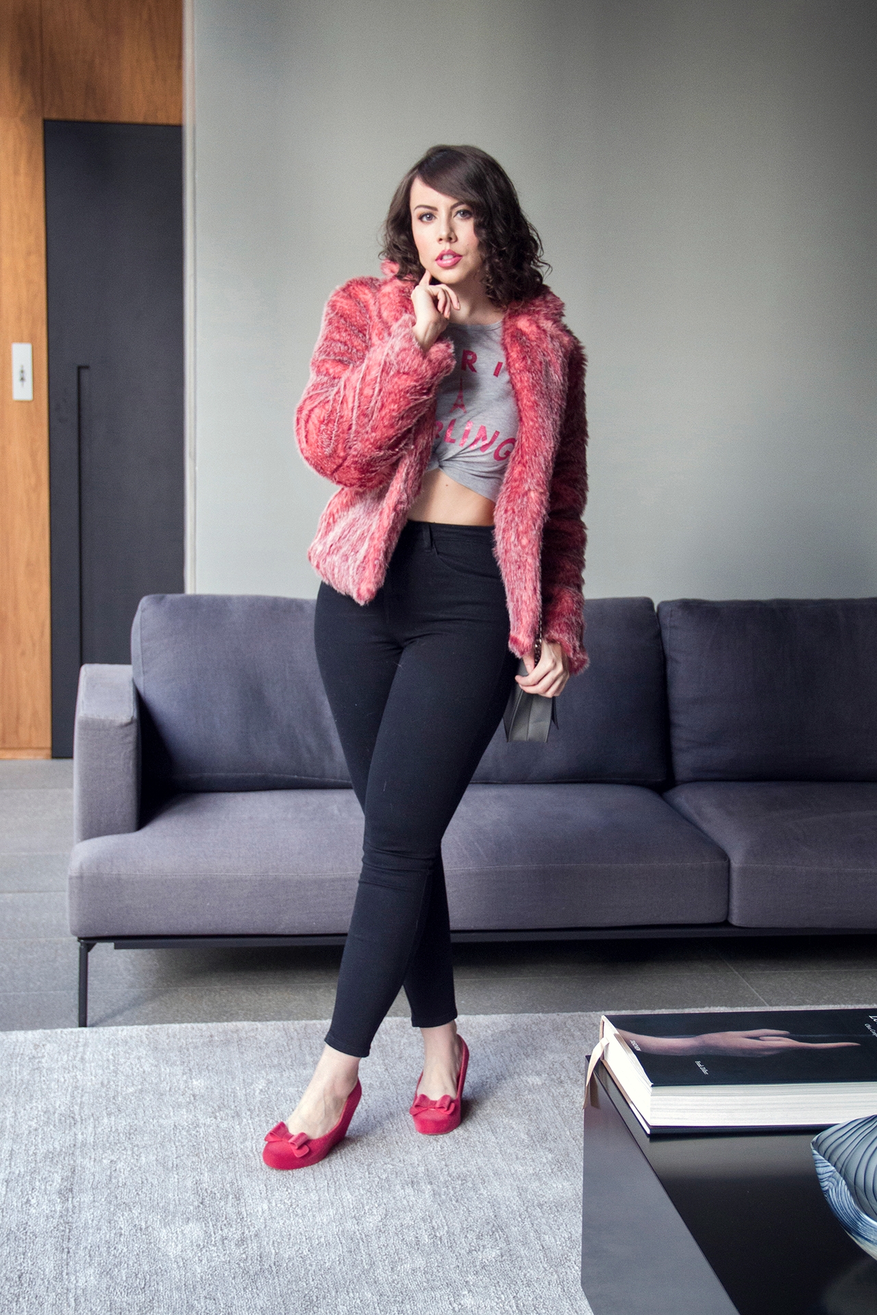 gostei-e-agora-look-casaco-pele-rosa-fur-pink-coat-melissa-kali-nozinho-camiseta-09