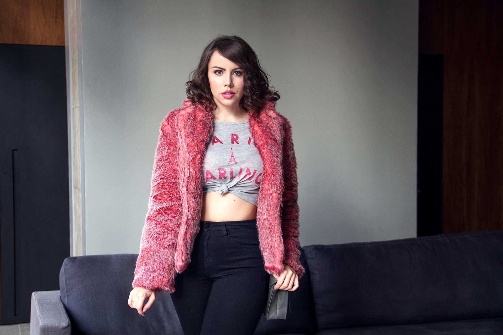 gostei-e-agora-look-casaco-pele-rosa-fur-pink-coat-melissa-kali-nozinho-camiseta-14