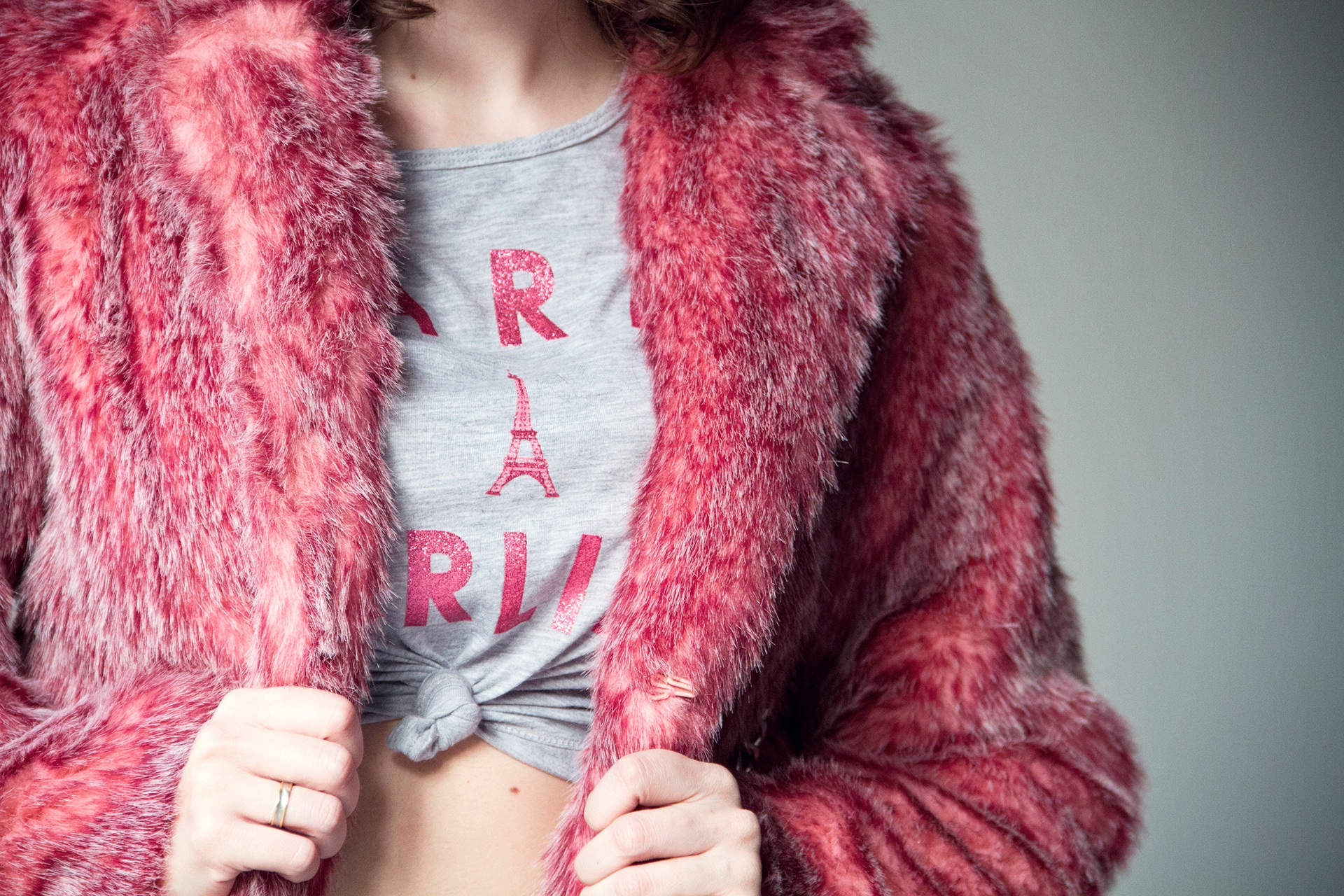 gostei-e-agora-look-casaco-pele-rosa-fur-pink-coat-melissa-kali-nozinho-camiseta-16
