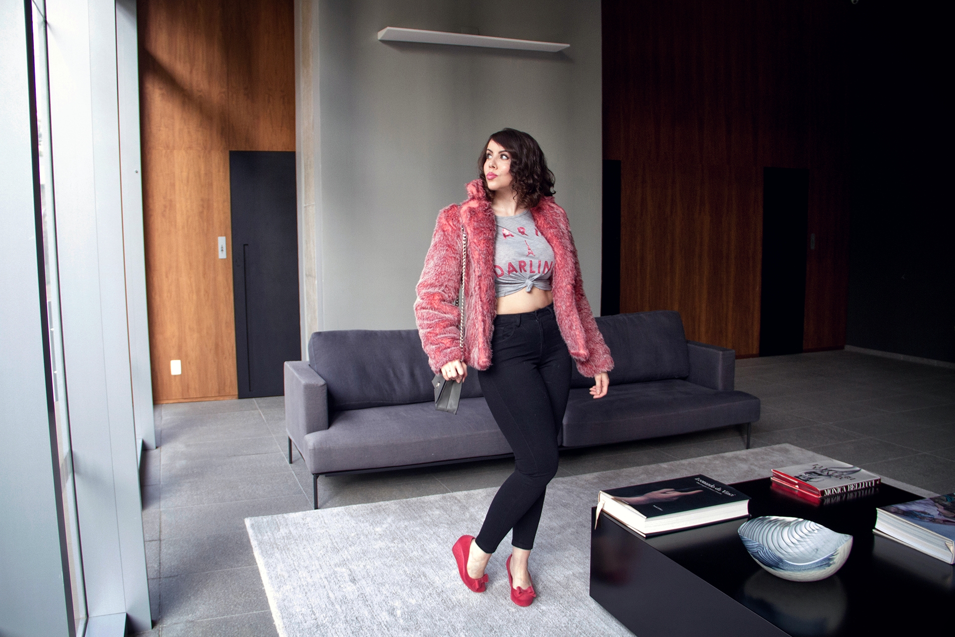 gostei-e-agora-look-casaco-pele-rosa-fur-pink-coat-melissa-kali-nozinho-camiseta-19