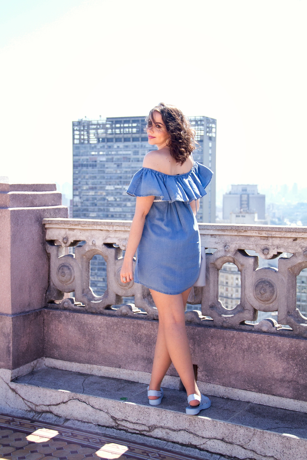 gostei-e-agora-azul-serenity-vestido-jeans-babados-ombro-a-ombro-12